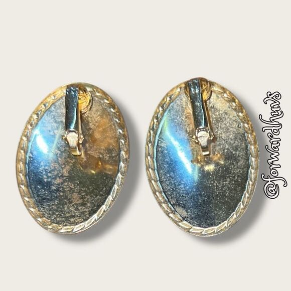 Bundle Sale 3 for $15 | Vintage Oval Enamel Swirl Clip-On Earrings - Picture 3 of 9